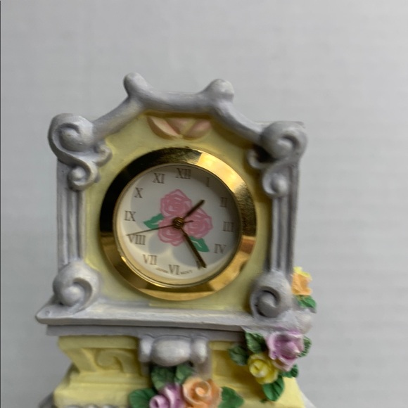 Disney snow globe Enchanted Castle Snow Globe with Clock - Picture 6 of 9